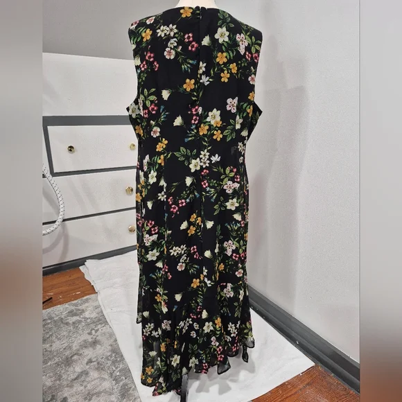 Calvin Klein - Picture 3 of 10